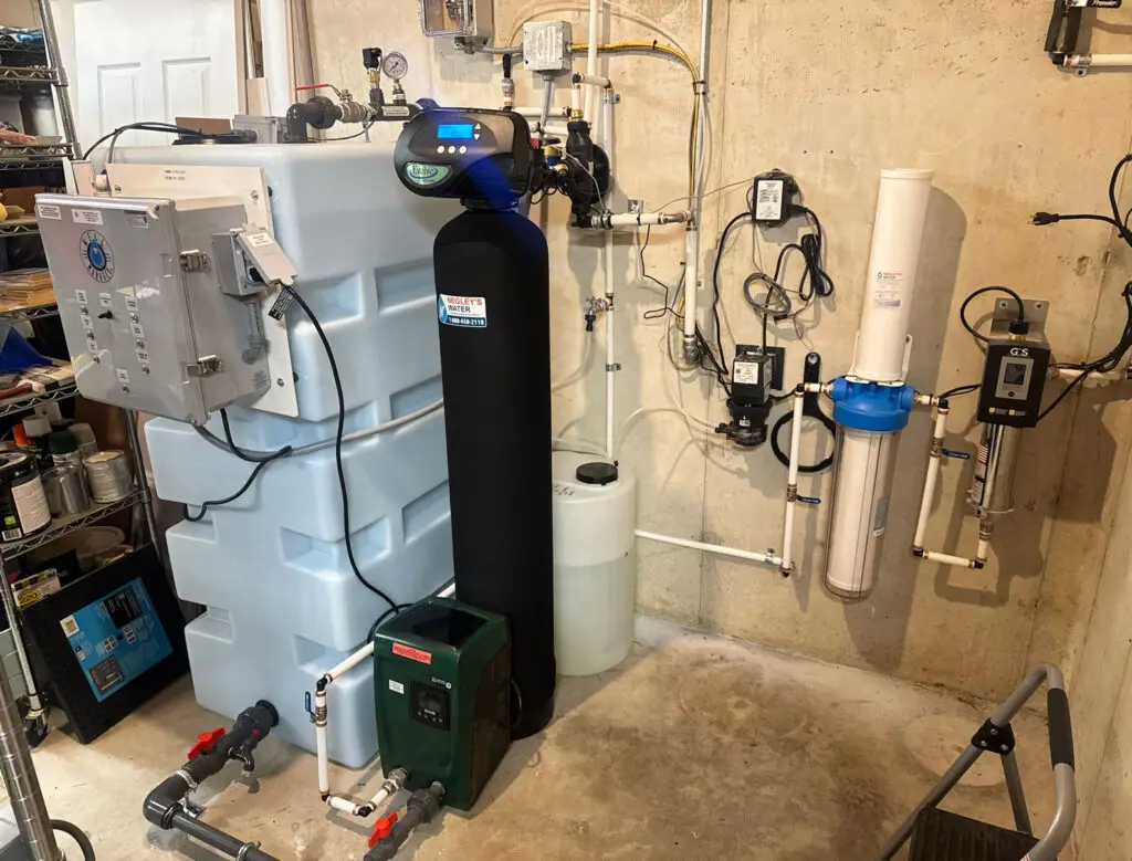 Well Manager® Vertical System with an External DAB E.SYBOX Mini 3 Pump with outgoing water going through an RO filtration system. Providing solutions for low-yield wells and low water pressure. Providing a pressure boost and water storage for the filtration system to operate most efficiently.